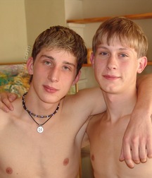 Niki and  Kornil 5d5a5bd238a4a.jpg