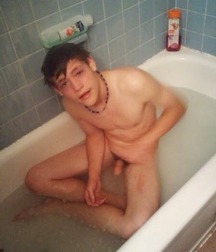 Twinks & Naked Guyz 5c602fe3086e6.jpg