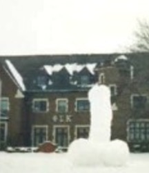 Shower Guy and Snow Peni 55920ac7ad85d.jpg