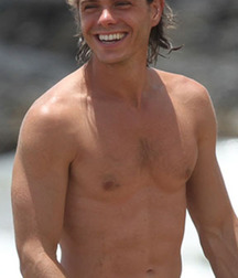 TV Hero's 5a85efbac8d9a.jpg