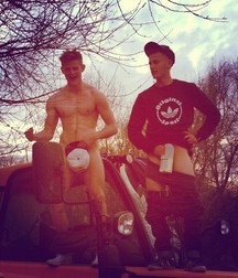 Bros 582e32fc8b2b7.jpg