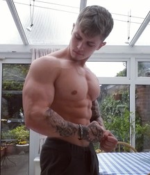 Hot Muscle Hunks 582eb5dc52e91.jpg
