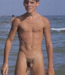 A other nudist boy 58e1244a8bea5.jpg