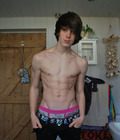 cute boys hot body 52b9d86d18b4b.jpg