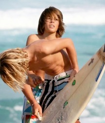 Cute Boys Surfing 02 557de50c55878.jpg
