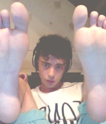 cute boys feet 568d57d81d415.jpg