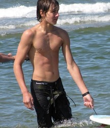Cute boys surf too 01 59871d650c9d4.jpg