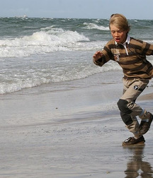 Cute boys surf too 01 59871db4c7697.jpg