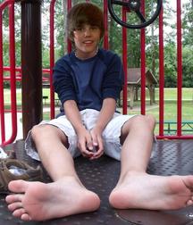 beautiful feet attached to handsome Teens  5a31e7ca65c7b.jpg