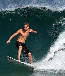 cute surfers in the pipe 5b90794bac092.jpg