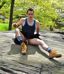 Wearing a kilt in NYC. Public exposure 57cc9afc334fd.png