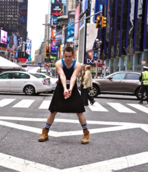 Wearing a kilt in NYC. Public exposure 57cc9b5231da8.png