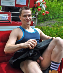 Wearing a kilt in NYC. Public exposure 57cc9c289daf3.png
