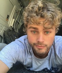 Sexy Blonde Easton Mitchel 5de540bccc481.jpg