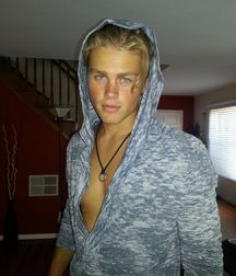 Sexy Blonde Easton Mitchel 5de540cc983a6.jpg