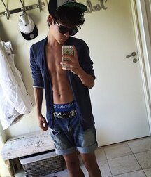 Omar Rudberg of Young Royals Simon 60f3296899c4e.jpg