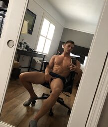 Muscle JOCK Tate in the gym and at home 61315012aecb8.jpg