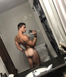 Muscle JOCK Tate in the gym and at home 6131501fa3c28.jpg