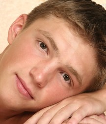 (ihti) - Martin On A Striped Chair 5d428aa3c8c65.jpg