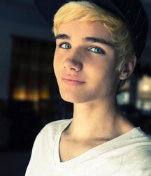 Pretty Boys-1 Twink Tube 61a56a18ab3c2.jpg