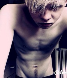 Himself 13 55796f518f95e.jpg