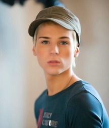 Himself 16 557d4f64a30e5.jpg
