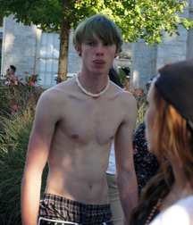 Himself 16 557d4f783cf7d.jpg