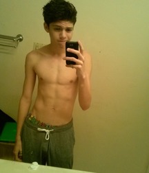 Himself 21  55830471bb122.jpg