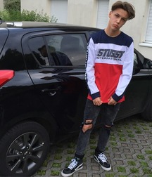 Himself 25 558675badc20c.jpg