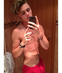 HimSelf 38 559a39b9eeab8.jpg