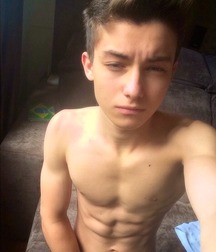 HimSelf 39 559a5c15db42d.jpg