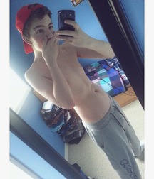 HimSelf 53 55e97d9a8ce8d.jpg