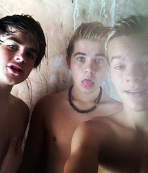 Muchachos Bellos 15 55f05197cee3a.jpg