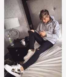 Beaux Garcons 141 58417712bffa5.png