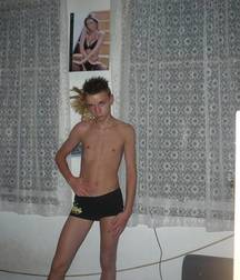 Blond Twink 5d2403a4682f2.jpg