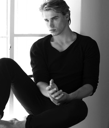 Black-and-white photographs 5bcf900f566c3.jpg