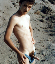 Twinks 5d35d5c7cc646.jpg
