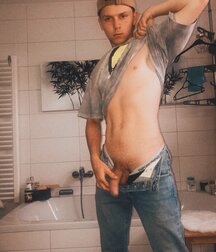 Hot boys big cocks selfie gay porn 6221c2e8717b4.jpg