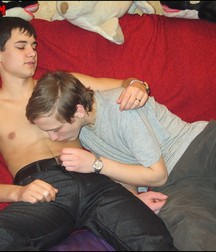 Russians teens 5bb11b4cc76cd.jpg