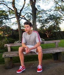Case Walker Cute Twink Tube 61947ffb5c3d3.jpg