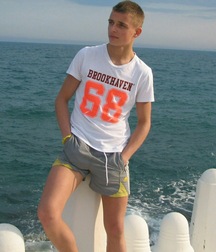 Cute guys 5eefe8fa62b20.jpg