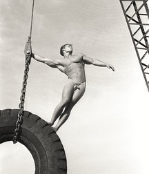 Indoors Caught Up In The Moment & B&W Twink Art 5b4a616e97f3f.jpg