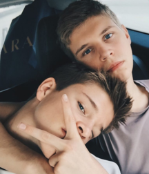 Kiss me tender  5c8fee073a204.png