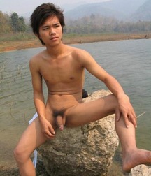 Nude look, solo on the beach 5665b1a939277.jpg