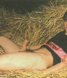 Never totally naked 59882d3b7249a.jpg
