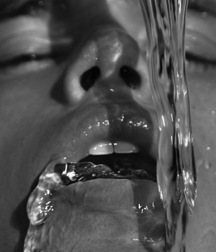 Random Black and White 587d72f3a9c91.jpg