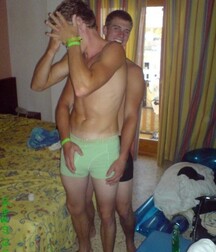Boy Bulges Twink Gay Porn 5fe7d4999e83b.jpg