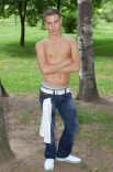 Serviceable Beauty shirtless 9350.jpg