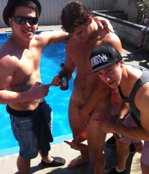 Naked str8 friends 55 59284a30bf579.jpg