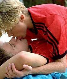 Boys Kissing 5be5b5c2d868d.jpg